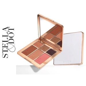 NWT Ever Beauty by Stella & Dot Out The Door
Cheek & Eye Palette in Bold & Brave